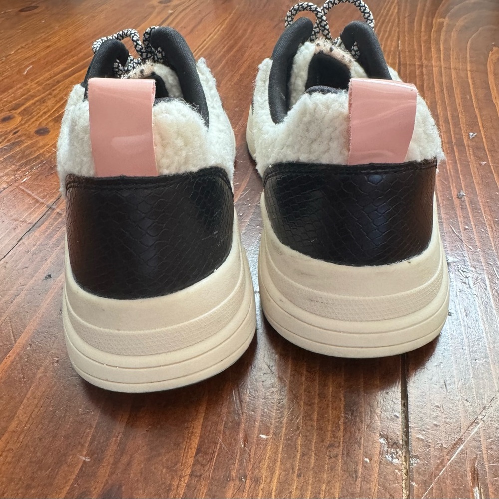 POSH By Poelman Womens US Size 9 EU 40 Faux Fur Sherpa Metallic Sneakers - Picture 7 of 9